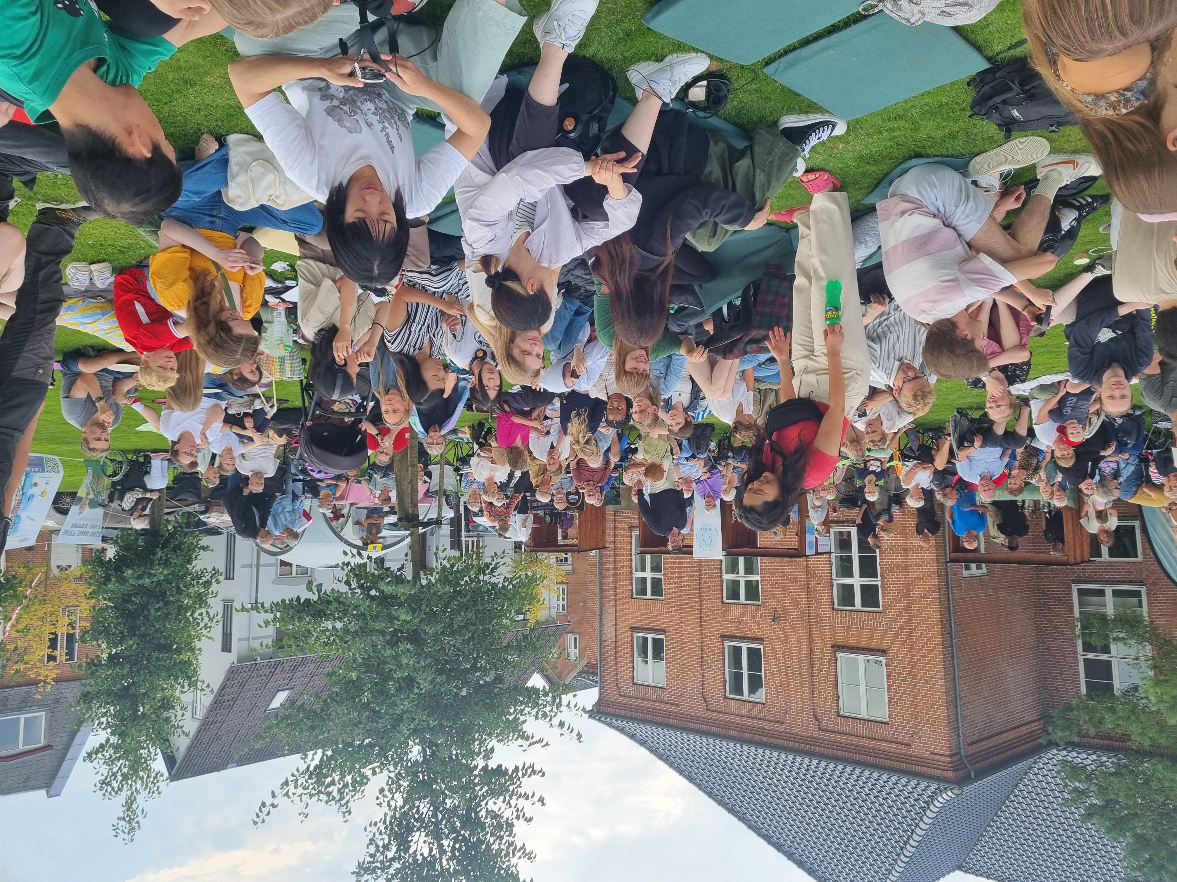 Verdensarv i Øjenhøjde: Fællessang ved Højene